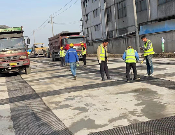 商南老材料的新故事:玻璃纤维土工格栅如何在‘白改黑’浪潮中重获新生?
